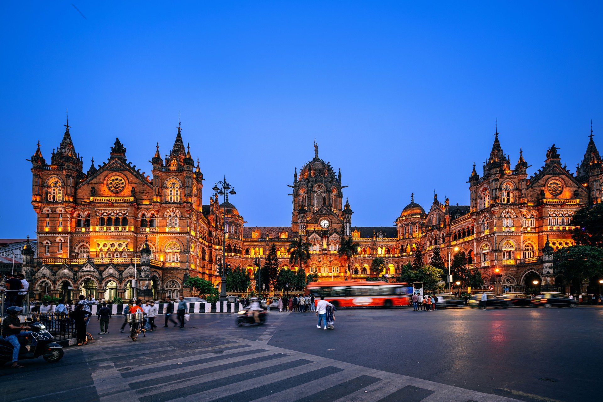 Chhatrapati Shivaji Maharaj Terminus at Dusk in Mumbai, Illuminated with Victorian Elegance